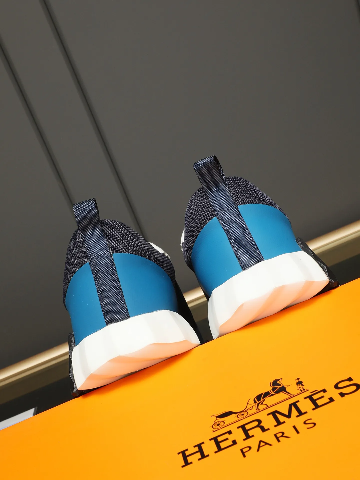 Men's shoes 💰460 [Hermes] fe new arrival~ New Bouncing sneakers Hermès are the most comfortable shoes, no one else⃣️, they are very light on the feet and look great, you will not feel tired when you go shopping and running around 👍 Very light and comfortable, extremely light, suitable for both sports and leisure, and feel great when you step on them! It’s up to you to choose, there’s always what you want~ ✔️Fabric: First layer frosted➕Imported glue➕Breathable mesh ✔️Inner lining: Imported mesh ✔️Outsole: Original outsole ✔️Size: Men’s 38-44 (45 custom-made)